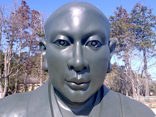 頭だけしかない仏像