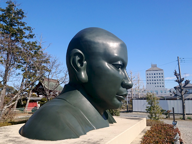 頭だけしかない仏像