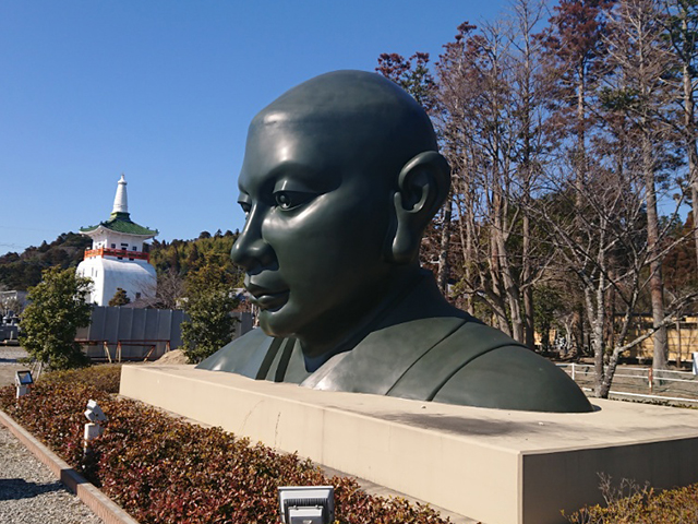 頭だけしかない仏像